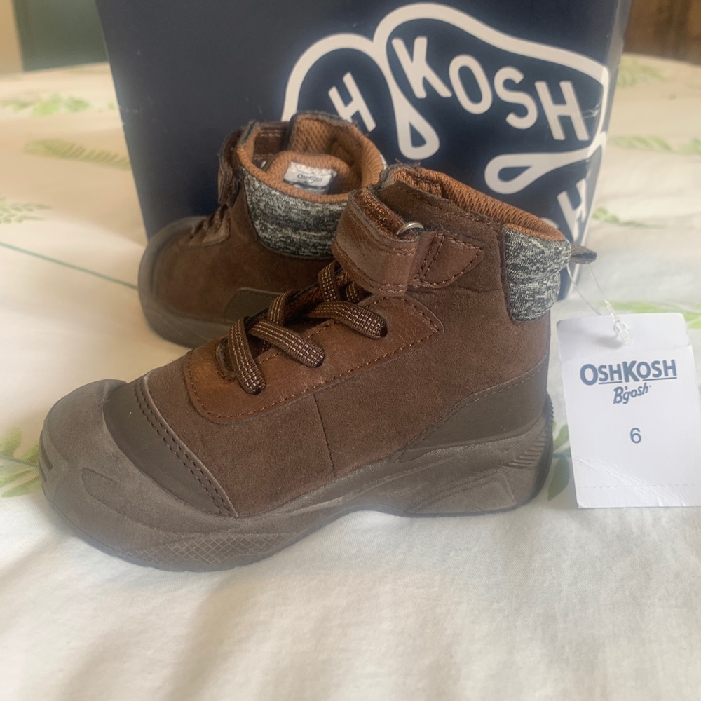 NWT OshKosh size 6 Toddler Shoes
